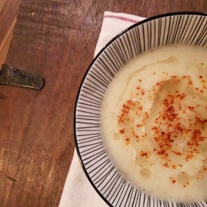 Soupe de céleri-rave, poire, purée d'amandes - Copyright © Gratinez