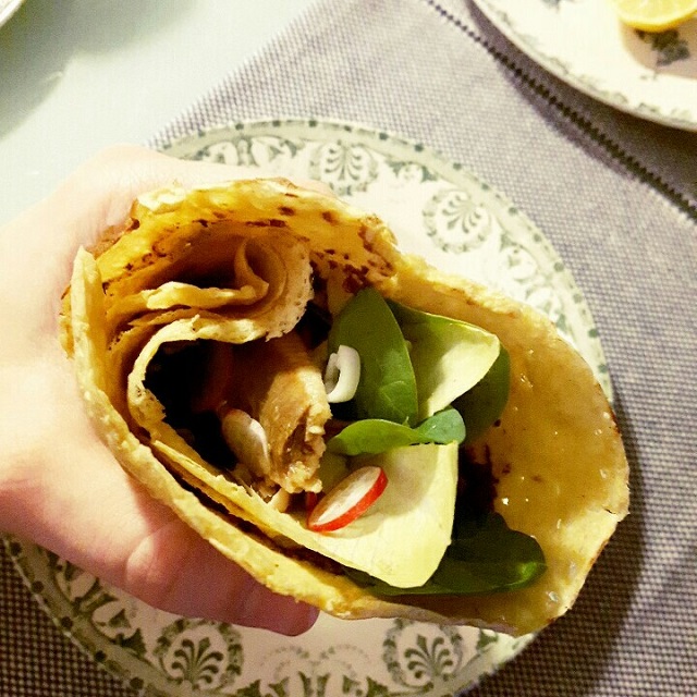 Dégustation de la socca, galette de pois chiche – Copyright © Gratinez