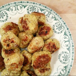 Boulettes de poulet sésame et épices – Copyright © Gratinez