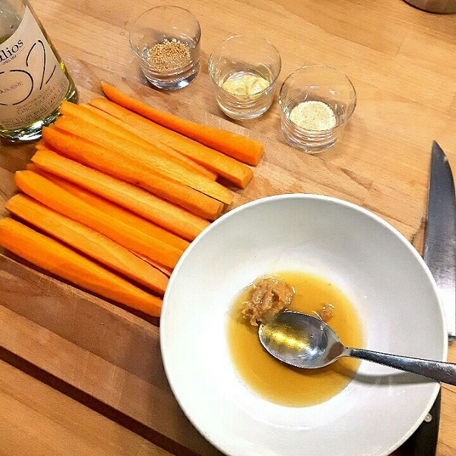 Carottes rôties à la moutarde et au sirop d'érable – Copyright © Gratinez