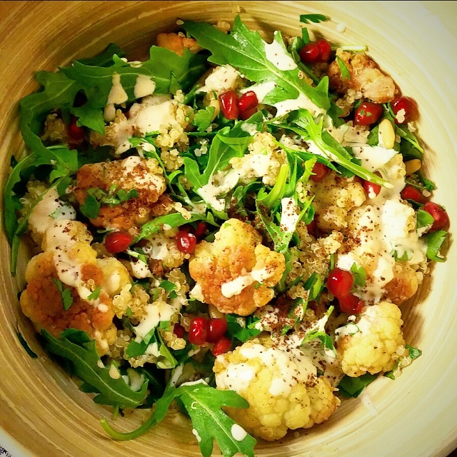 Salade de chou-fleur rôti et quinoa, sumac et tahini – Copyright © Gratinez