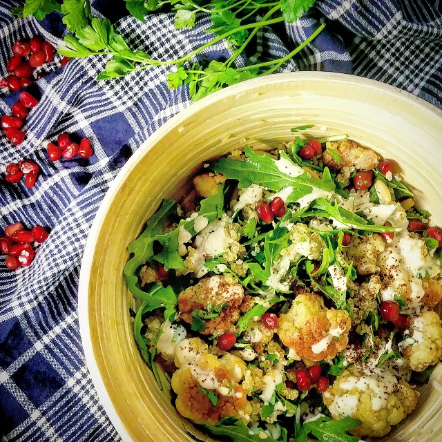 Salade de chou-fleur rôti et quinoa, sumac et tahini – Copyright © Gratinez