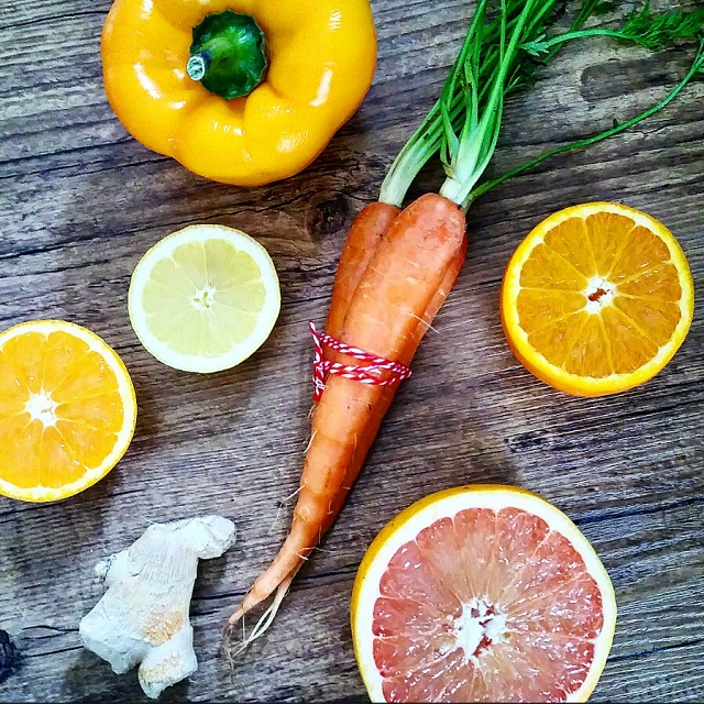 Quartet orangé : jus de carotte, orange, pamplemousse, poivron jaune – Copyright © Gratinez