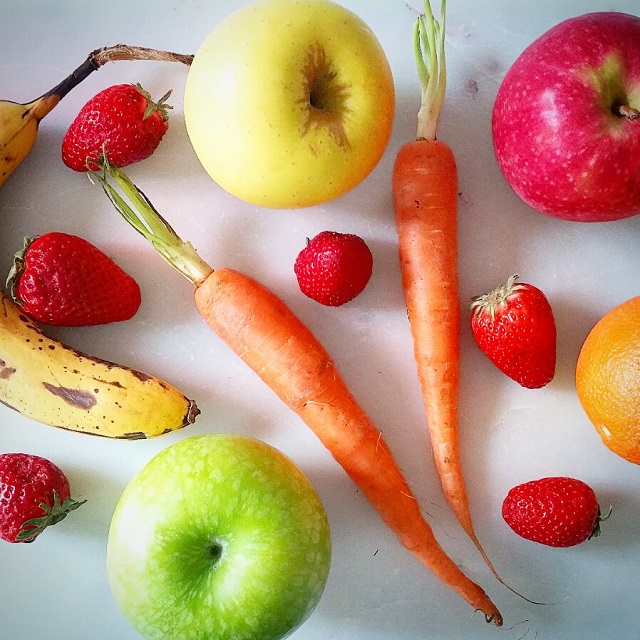 Jus de fraise, carotte, pomme, orange, banane – Copyright © Gratinez