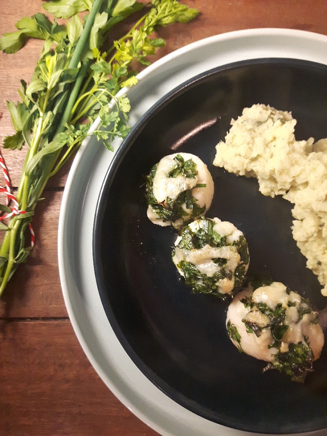 Noix de Saint-Jacques rôties aux fines herbes et parmesan – Copyright © Gratinez