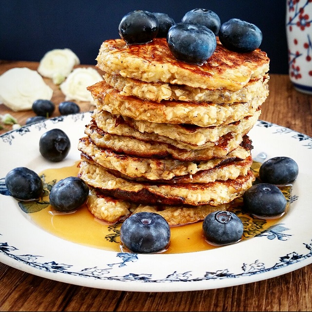 Pancakes légers, baies rouges et sirop d'érable Escuminac – Copyright © Gratinez