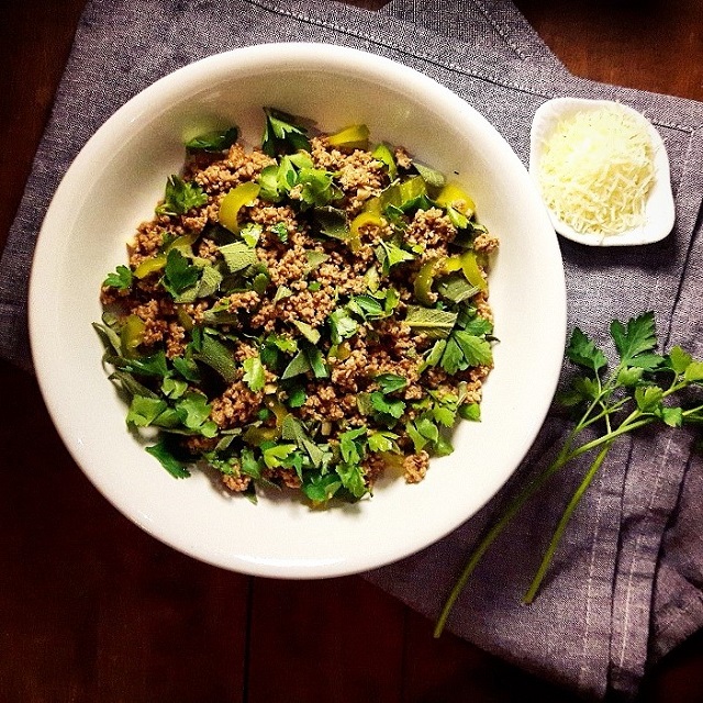 Salade de boeuf haché aux herbes fraiches – Copyright © Gratinez