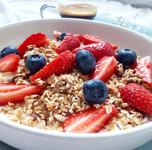 Granola maison - Coco, figues, amandes et noisettes – Copyright © Gratinez