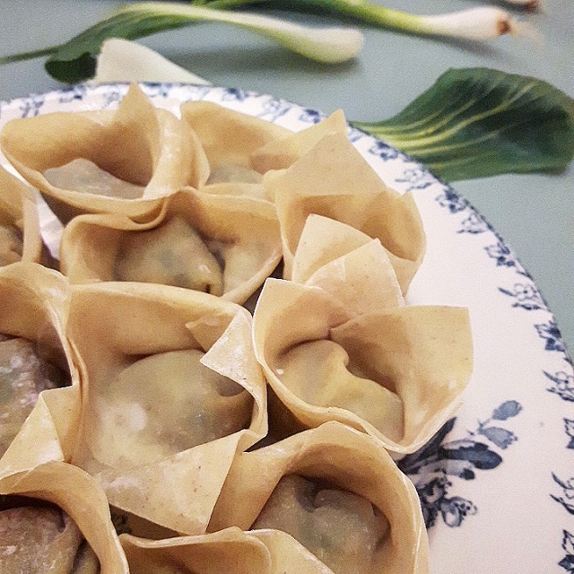 Soupe de raviolis wontons au chou pak choï et gingembre – Copyright © Gratinez