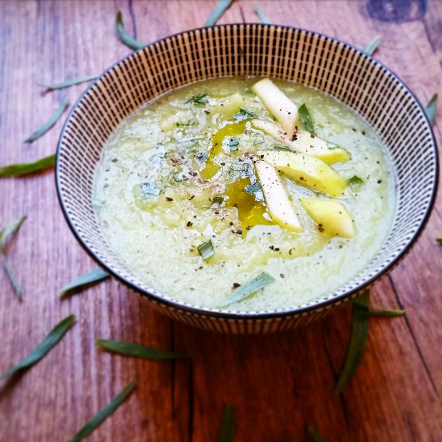 Soupe froide de concombres, pommes et wasabi – Copyright © Gratinez