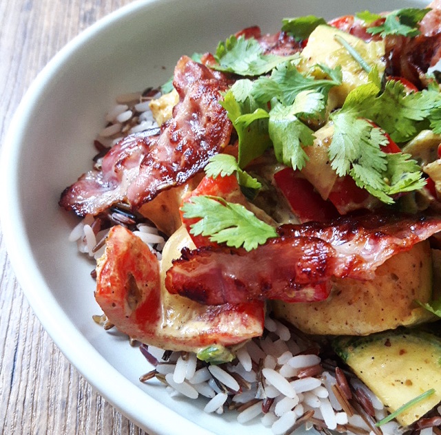 Curry de légumes, riz sauvage et poitrine grillée – Copyright © Gratinez