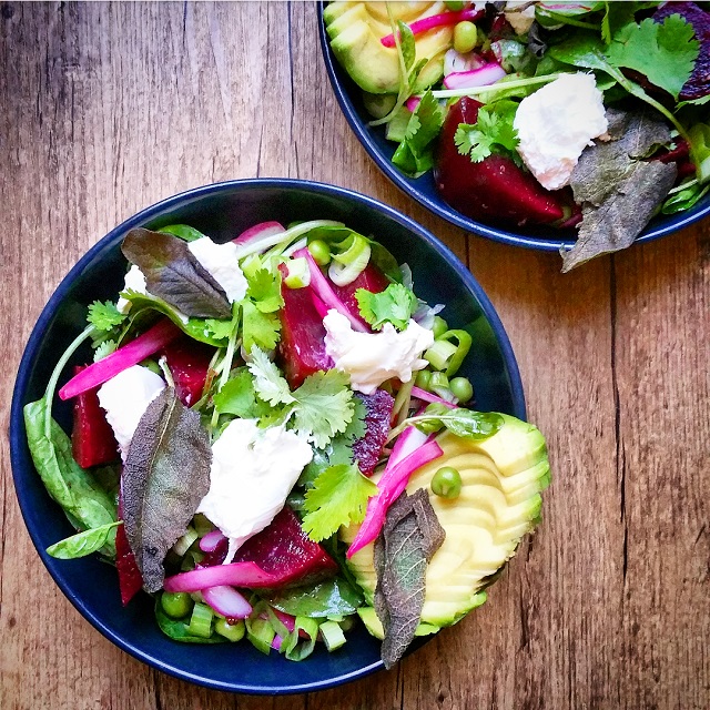 Salade de betterave et burrata au vert - Copyright © Gratinez