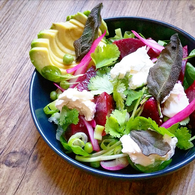 Salade de betterave et burrata au vert - Copyright © Gratinez