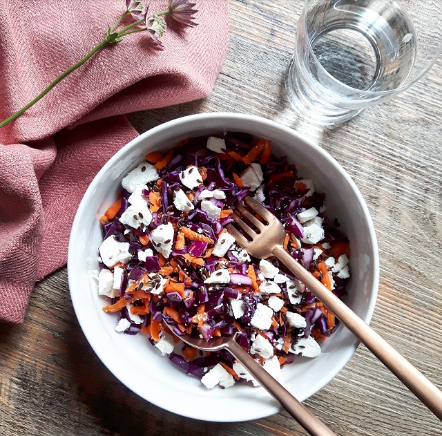 Salade De Chou Rouge Carottes Feta Et Huile De Noisettes Gratinez