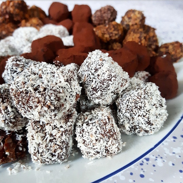 Truffes au chocolat enrobage coco – Copyright © Gratinez