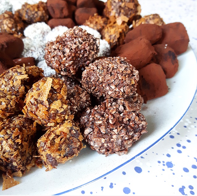 Truffes au chocolat enrobage gavotte ou gruétine – Copyright © Gratinez