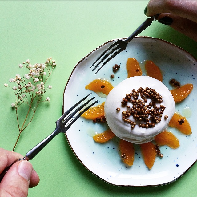 Burrata, graines de coriandre, clémentine – Copyright © Gratinez