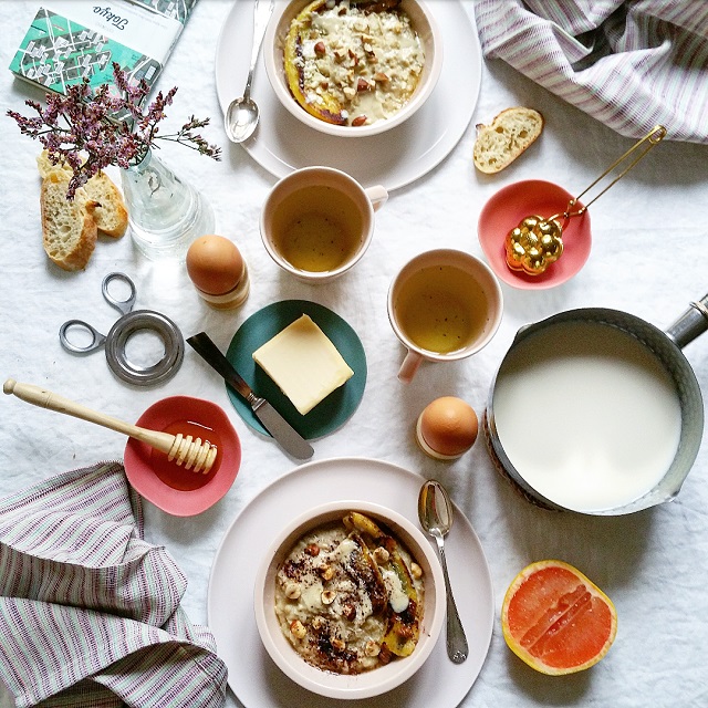 Porridge végétal - purée d'amandes, banane et noisettes – Copyright © Gratinez / Arts de la table par La Trésorerie ®