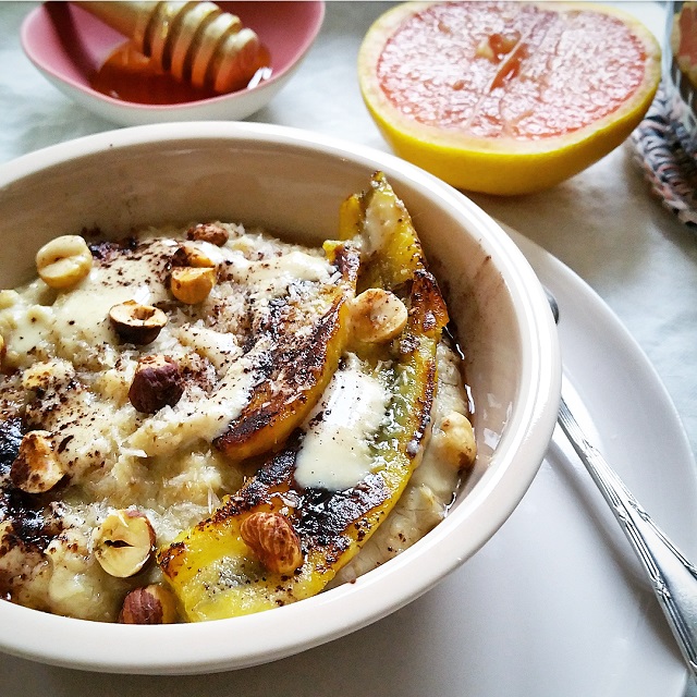 Porridge végétal - purée d'amandes, banane et noisettes – Copyright © Gratinez / Arts de la table par La Trésorerie ®