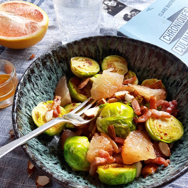 Salade de choux de Bruxelles, lardons, amandes, pomélo – Copyright © Gratinez