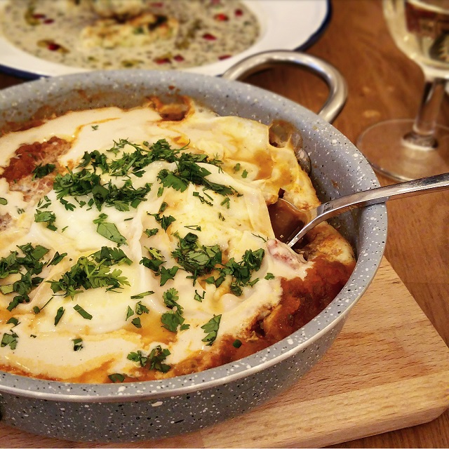 La vraie Shakshouka israélienne, restaurant Tavline – Copyright © Gratinez