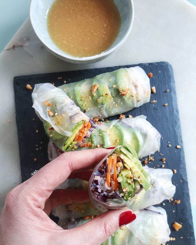 Rouleaux de printemps, légumes d'hiver et sauce miso maison – Copyright © Gratinez