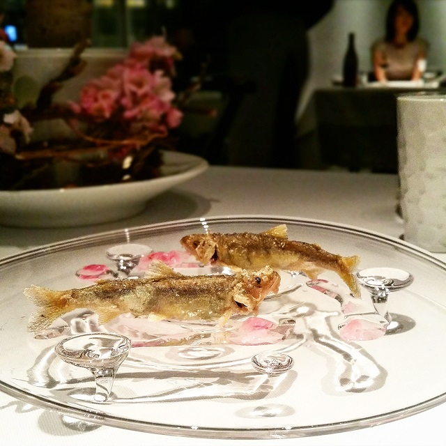 Baby Sweet Fish and Sakura - Narisawa, Tokyo, Japon – Copyright © Gratinez