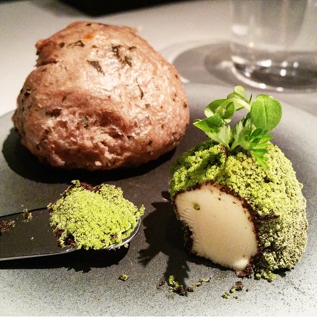 "Bread of the Forest" - Narisawa, Tokyo, Japon – Copyright © Gratinez