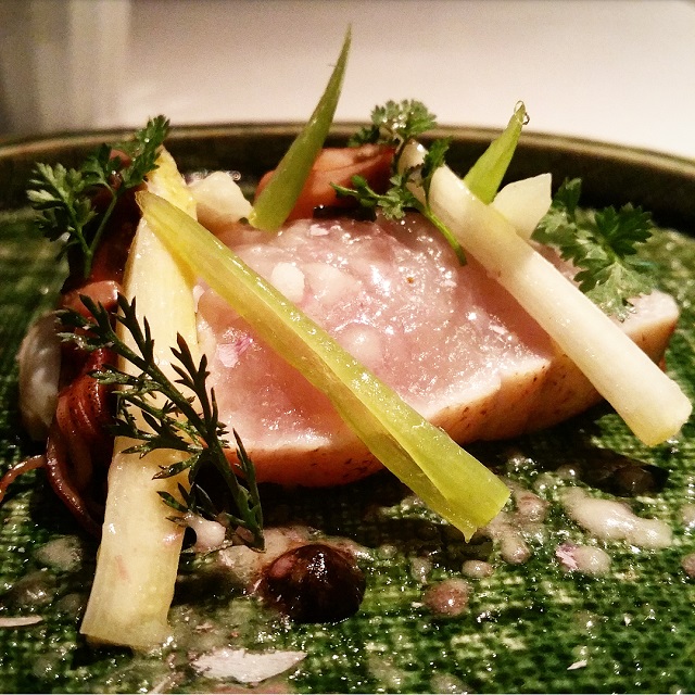 Spanish Mackerel, Hyogo and Firefly Squid, Toyama - Narisawa, Tokyo, Japon – Copyright © Gratinez