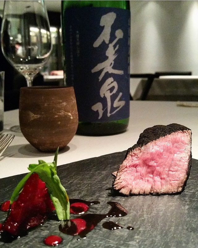 "Sumi 2008" Kobe Beef, Hyogo - Narisawa, Tokyo, Japon – Copyright © Gratinez