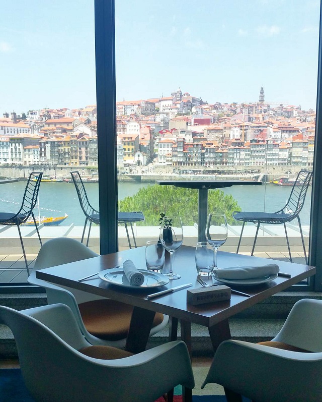 Restaurant de la maison Gran Cruz, vue sur Porto – Copyright © Gratinez