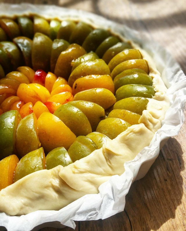 Tarte aux Prunes Reines-Claudes, Mirabelles, et sirop au Curry – Copyright © Gratinez