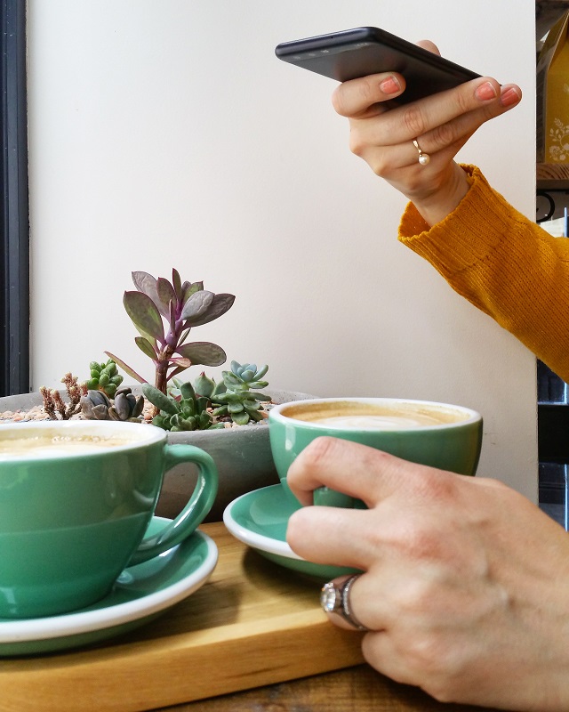 Pause café chez Kafeen Coffee Shop, Quimper – Copyright © Gratinez