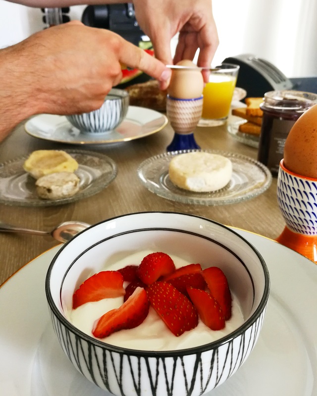 Petit déjeuner dans notre appartement Abritel de Lyon – Copyright © Gratinez