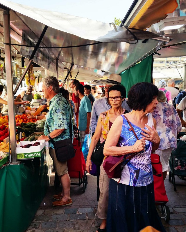 Le marché de Monplaisir, Lyon – Copyright © Gratinez