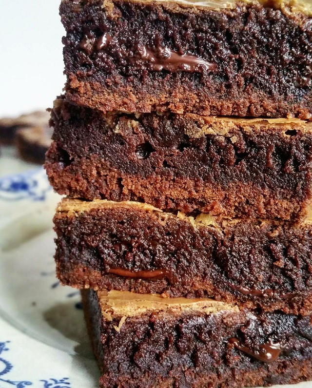 Brownie marbré au tahini et chocolat Cémoi – Copyright © Gratinez