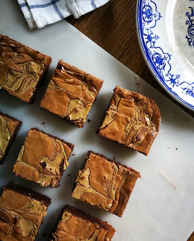 Brownie marbré au tahini et chocolat Cémoi – Copyright © Gratinez