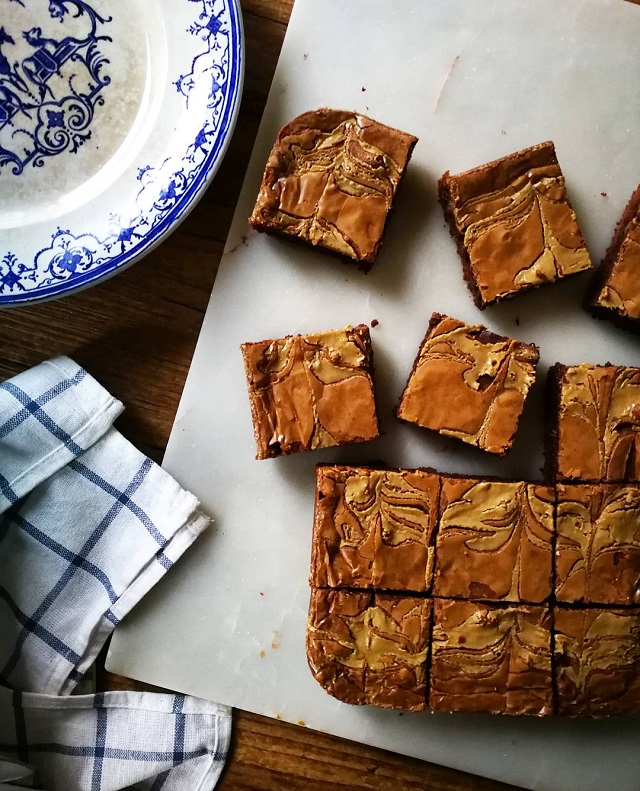 Brownie marbré au tahini et chocolat Cémoi – Copyright © Gratinez