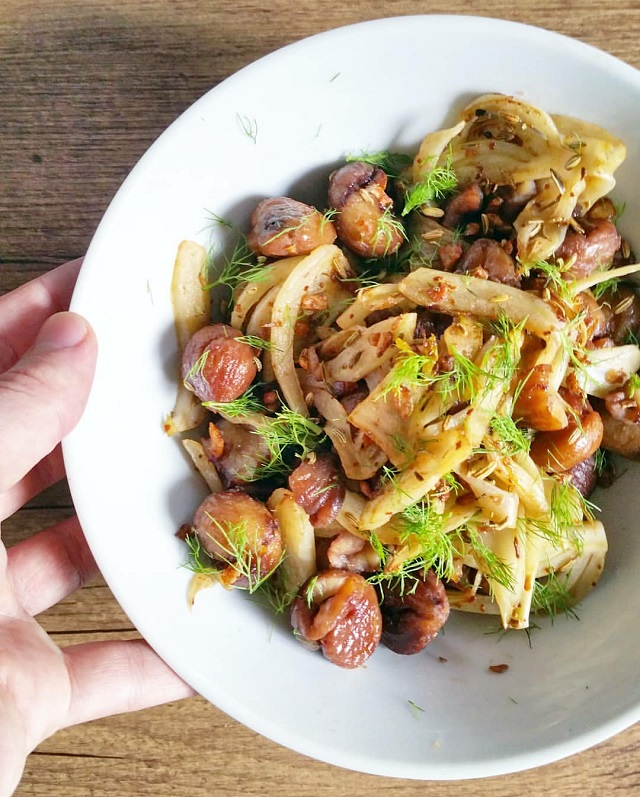 Poêlée de marrons, fenouil émincé, et épices (graines de fenouil, piment d'Alep, et le blend "L'Attablé" de la marque Nomie) – Copyright © Gratinez